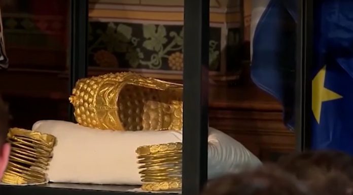 Procurorii olandezi cer pedepse de până la 66 de luni pentru furtul aurului românesc de la Muzeul Drents