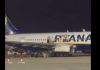 Scandal pe aeroport. Un avion a plecat gol, pasagerii au rămas pe pistă