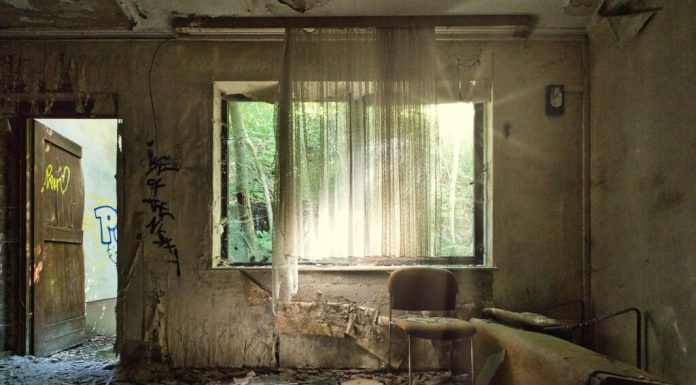 Istoria agitată a unui conac englezesc. A aparținut unui rege, acum este abandonat