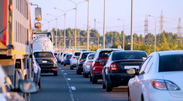 Câți kilometri mai poți merge cu mașina după ce se aprinde în bord martorul de combustibil