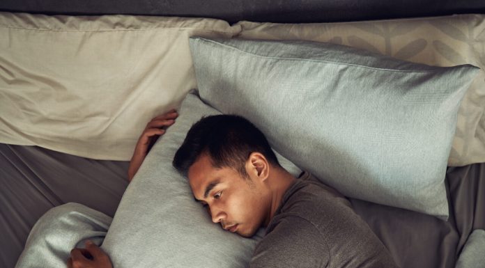Două lucruri pe care trebuie să le schimbi dacă te trezești în fiecare dimineață la 3. Ce spune un expert în somn