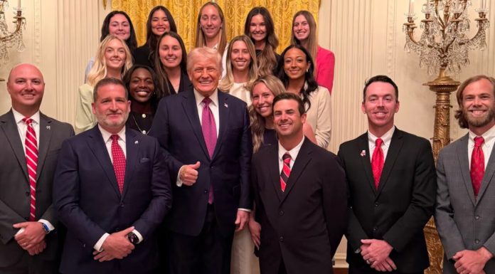 Fotografia cu Donald Trump care a stârnit controverse aprinse pe internet. Ce i-a revoltat pe oameni