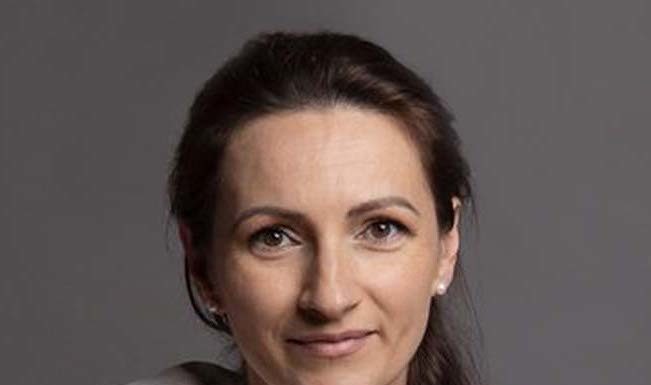 Eveniment News.ro – Alina Cişmaş: Sustenabilitatea, pentru compania Ursus, are la bază şase piloni, inclusiv emisii, apă, ambalaje, materii prime. Folosim energie verde, avem ambalaje cu conţinut ridicat de material reciclat