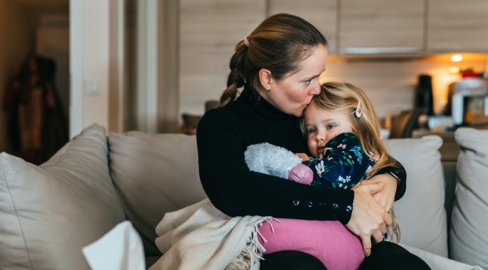 Importanța recunoașterii greșelilor în relația părinte-copil. Sfaturile psihologilor