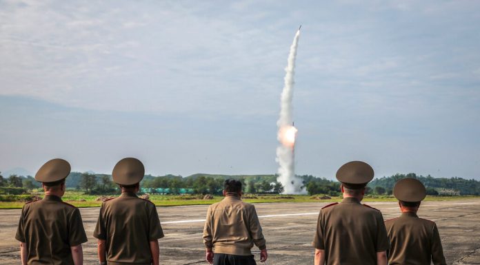 Coreea de Nord a efectuat o lansare de test a cel puțin unei rachete balistice