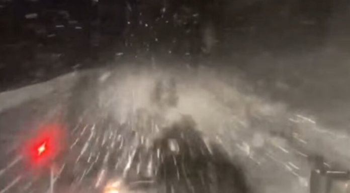 DN7A sub zăpadă: utilajele intervin pe șoselele montane din județul Vâlcea