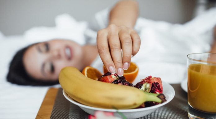 Mici schimbări cu un impact mare: Un cardiolog recomandă trei fructe pentru seară