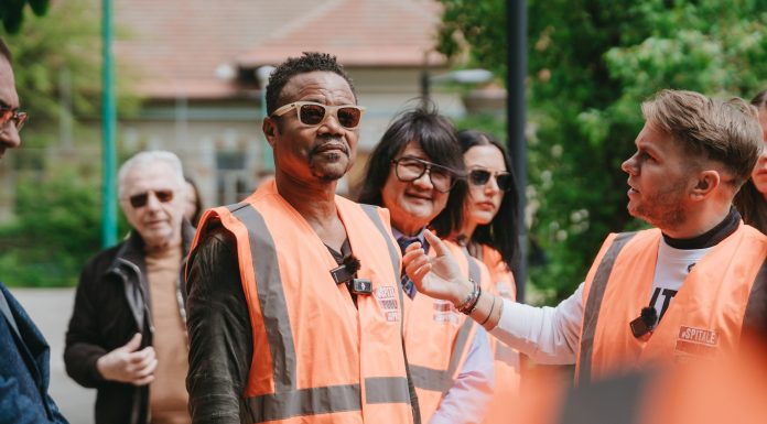 FOTO Cuba Gooding Jr, în România. A mers pe șantierul unei clinici de psihiatrie pediatrică