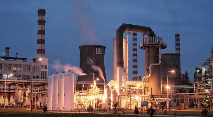 Undă verde pentru redeschiderea rafinăriei Petrotel Lukoil. Bogdan Ivan: „Am primit confirmare oficială de la Guvernul american”