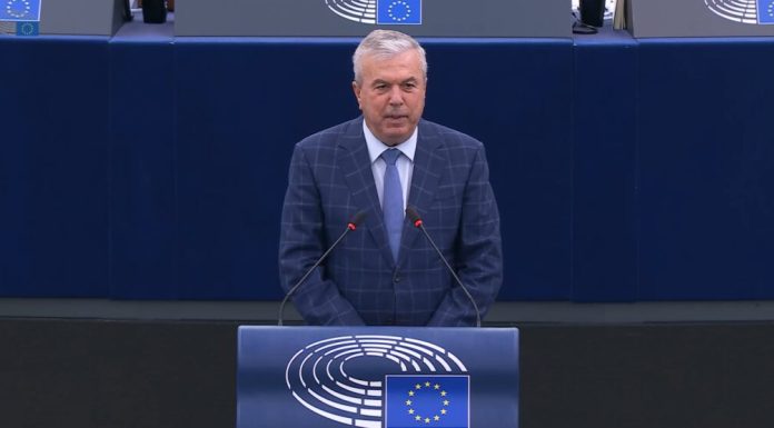Războiul politic din România se mută în Parlamentul European. Un europarlamentar român a criticat un lider european