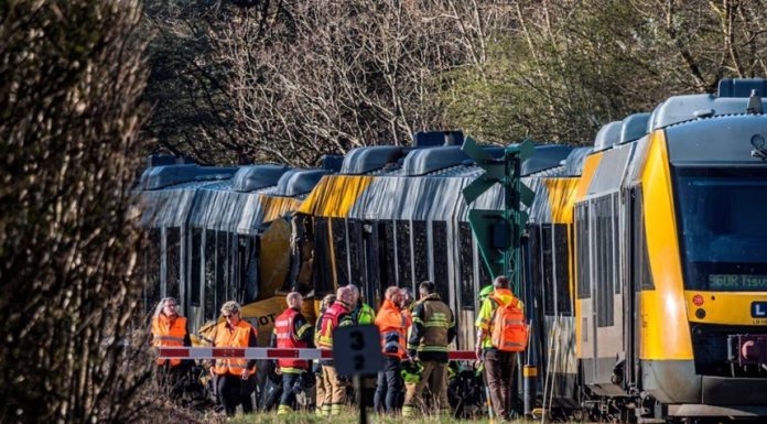Cel puţin 17 răniţi, patru în stare critică, în Danemarca, într-o coliziune între două trenuri