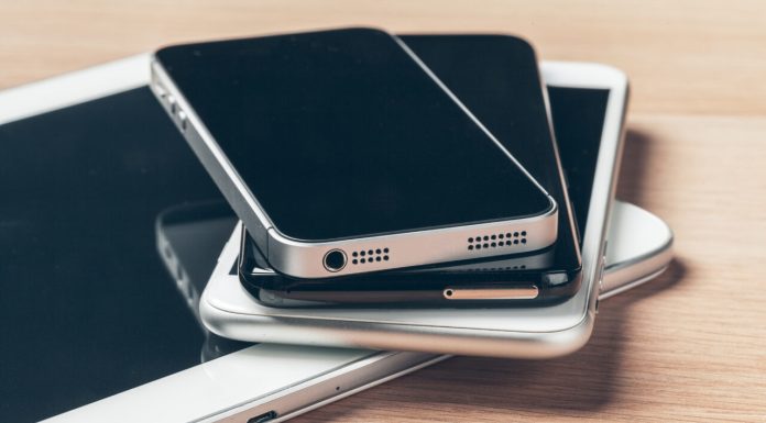 Dacă UE impune ca telefoanele mobile să aibă baterii interschimbabile, de ce nu vor respecta asta și următoarele iPhone-uri?