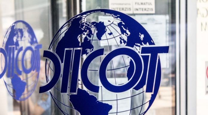 Percheziţii la o reţea de traficanţi de droguri care vindeau elevilor de liceu / Liderul grupării i-a învăţat pe ceilalţi membri modalităţi de preparare şi porţionare a drogurilor şi substanţelor psihoactive / plicau reduceri pentru fidelizarea clienţilor