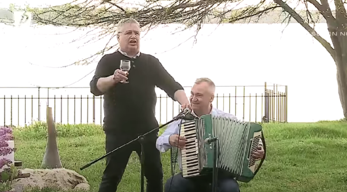 Casa de la Cetate a lui Mircea Dinescu, incendiată. Reacția poetului