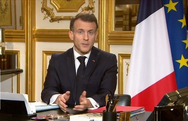 Macron va organiza o conferinţă telefonică cu liderii UE pe tema interzicerii reţelelor sociale pentru minori