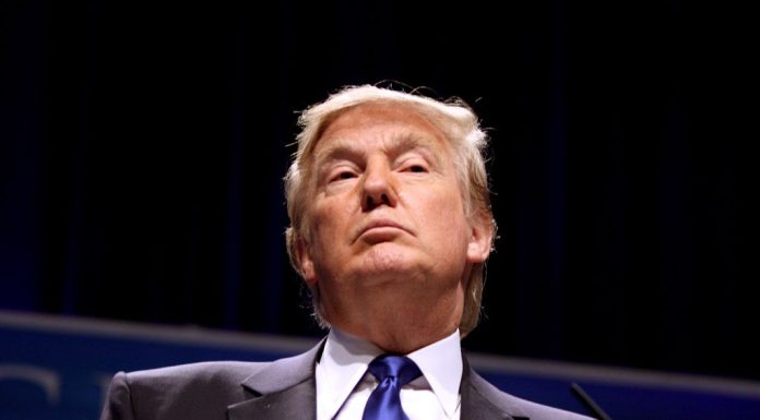 Trump lovește ABC: licențe sub verificare după gluma lui Kimmel