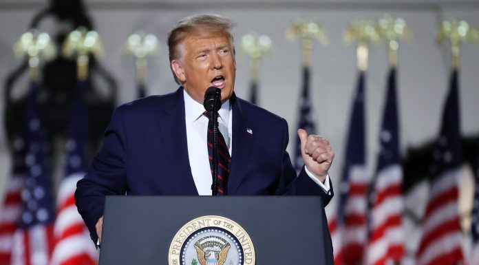 Trump susține că Iranul se află „la un pas de colapsul financiar”. Apelul privind Strâmtoarea Ormuz