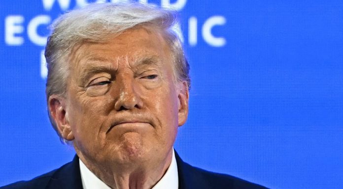 Strâmtoarea Ormuz, deschisă și nu prea. Donald Trump e acuzat de minciună