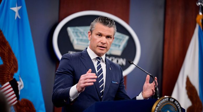 Pentagonul recunoaște că minele iraniene din Strâmtoarea Ormuz vor continua să sugrume traficul maritim. Cât va dura până la curățarea totală