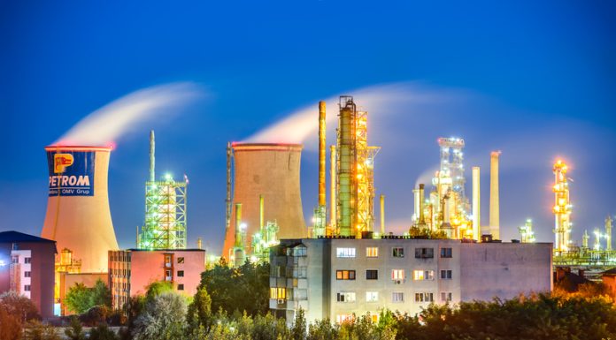 Profitul OMV Petrom a scăzut ușor în primul trimestru. Compania spune că nu a scumpit cât ar fi putut și speră că strâmtoarea Ormuz va fi redeschisă în cel mult 2 luni