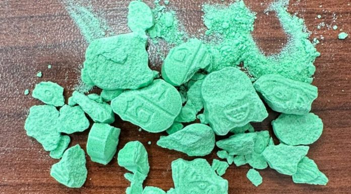 Tânăr srilankez, reținut. Comanda droguri din străinătate pentru a le vinde în România