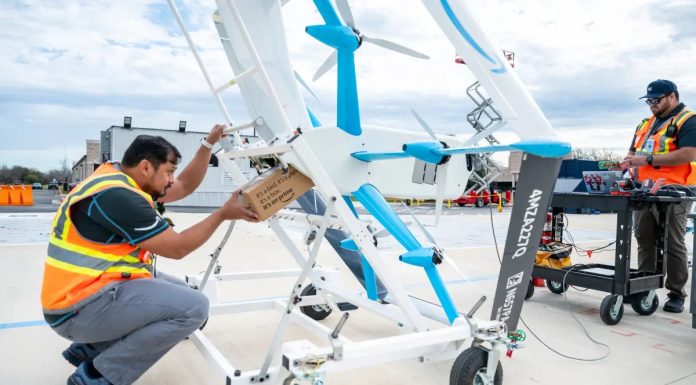 Revoltă pe internet împotriva Amazon. Dronele cu IA aruncă coletele de la înălțime, iar comenzile fragile se sparg