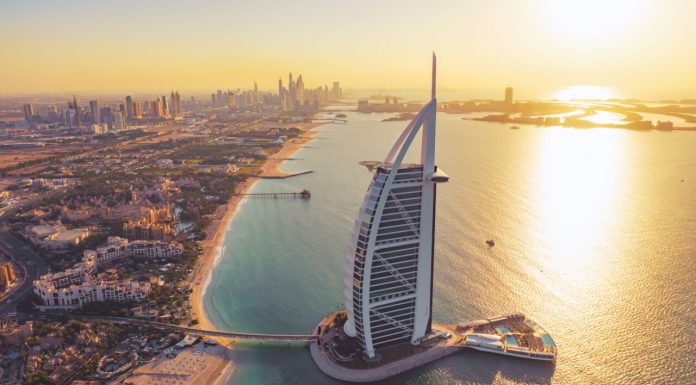 Se închide un simbol al Dubaiului, celebrul hotel de 7 stele, Burj Al Arab