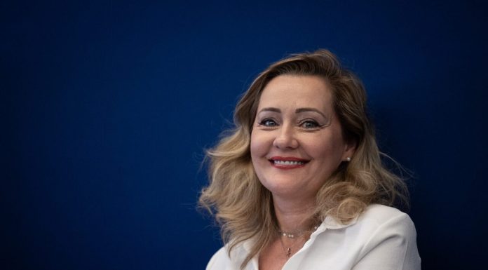 Elena Lăsconi a postat un anunț de angajare pe Facebook. Ce caută și ce salariu oferă