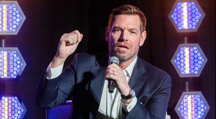 Democratul Eric Swalwell, candidat important la funcţia de guvernator al statului California, acuzat de agresiune sexuală