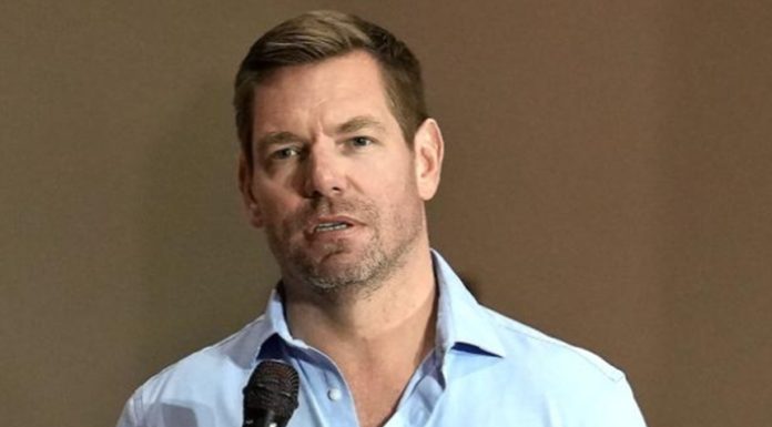 Democratul Eric Swalwell demisionează din Congresul american în urma unor acuzaţii de agresiuni sexuale