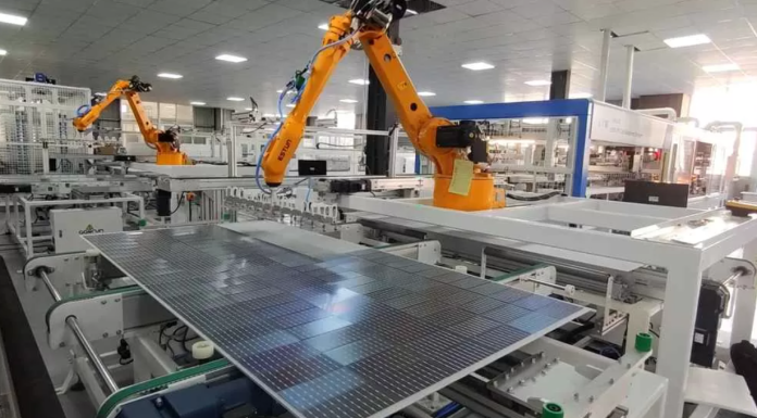 Eșec pe linie al proiectelor de construire de fabrici de panouri fotovoltaice. Unuia dintre potențialii beneficiari de fonduri UE i se cere insolvența