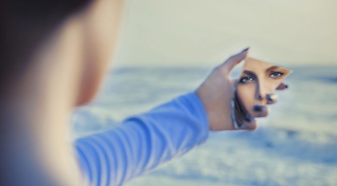 Vocile din cap care îți dictează viața. Ce spune psihologia despre dorință și identitate