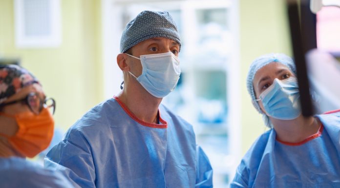 (P) Cancerul colorectal nu mai înseamnă un capăt de drum. 6 mituri demontate de dr. Bogdan Barta, Chirurg de Excelență