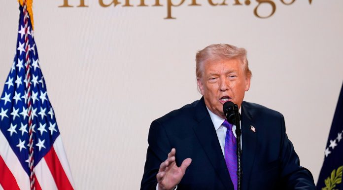 Trump pregătește dezvăluirea „dosarelor OZN”. „Am găsit multe documente foarte interesante”