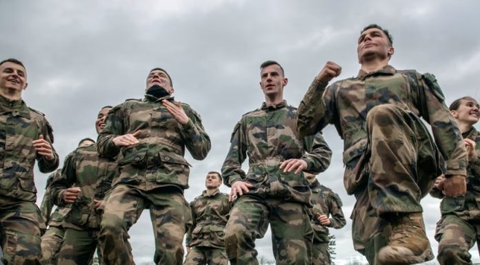 Forţele terestre franceze au primit 2.300 de cereri de de la tineri pentru cele 1.800 de locuri în cadrul serviciului naţional lansat de Macron