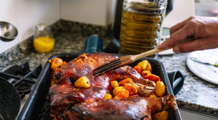 Cum pot fi tranformate resturile de la masa de Paște într-un nou festin. Rețete din bunătăți reciclate