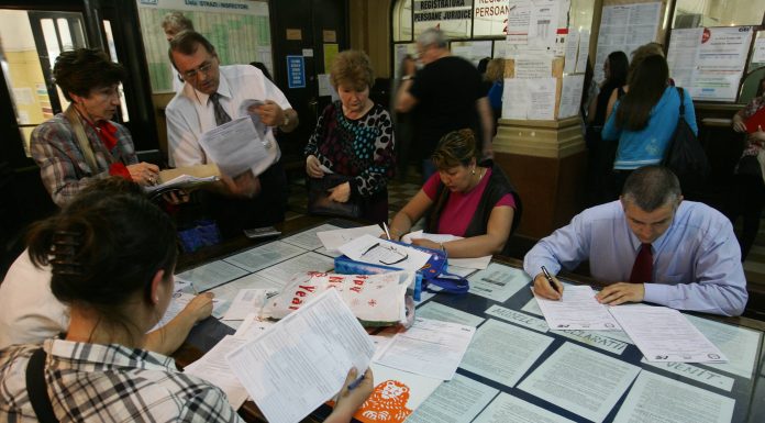 "Lista rușinii" a celor care au datorii la primării – Guvernul a decis nivelurile minime de restanțe de la care datornicii persoane fizice și firme vor fi incluși pe lista debitorilor. Cine plătește datoria va fi șters de pe listă în 15 zile