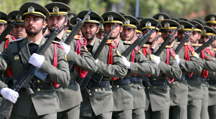 Iranul ameninţă că va distruge producţia petrolieră a vecinilor săi din Golf în cazul unui atac lansat de pe teritoriul acestora