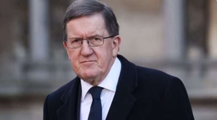 Securitatea naţională a M.Britanii este ”în pericol”, trage un semnal de alarmă fostul secretar general al NATO George Robertson. ”Suntem prost pregătiţi”. El denunţă ”o complezenţă corozivă” şi acuză de ”vandalism” ”experţii nemilitari” de la Ministerul