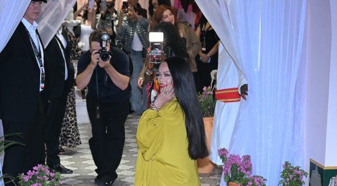 Rihanna, apariție spectaculoasă în India la un eveniment monden. Ținuta cu care a atras toate privirile. FOTO