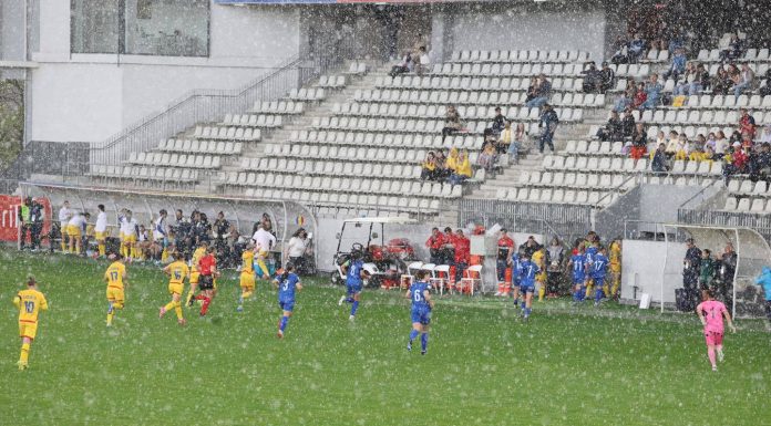 Fotbal feminin: România a învins Cipru, scor 3-0, şi s-a calificat în prima rundă a barajului pentru Campionatul Mondial / Meciul a fost întrerupt mai bine de două ore din cauza unei furtuni cu grindină