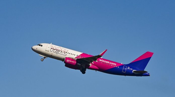 Creșterea prețului combustibilului afectează companiile aeriene low-cost. Wizz Air și airBaltic, sub presiune financiară