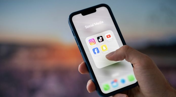 Marea Britanie vrea să limiteze accesul copiilor sub 16 ani la rețelele sociale. Când ar urma să intre în vigoare