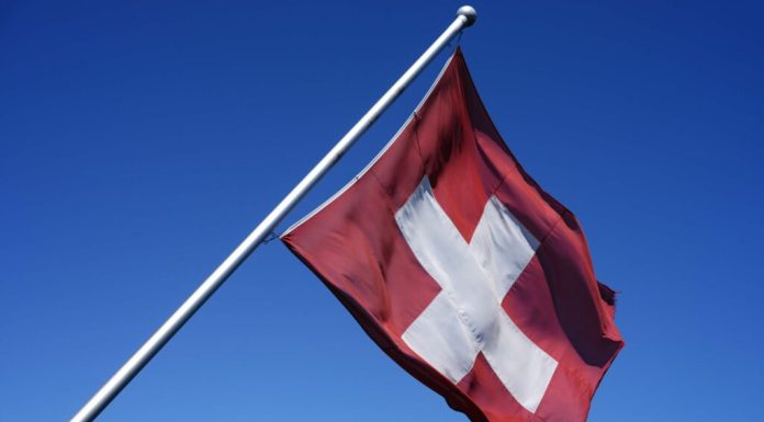 Elveția vrea să restricționeze achizițiile de locuințe de către străini