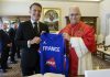 Macron și Papa Leon al XIV-lea s-au întâlnit pentru prima dată. Liderul francez i-a oferit un tricou de baschet