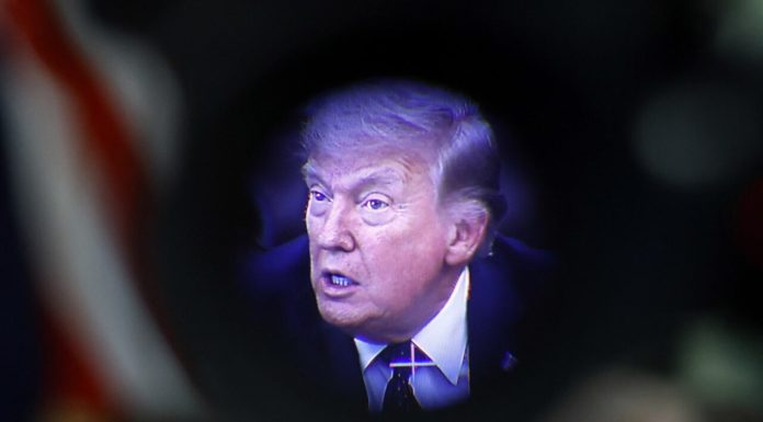 Cine e bărbatul suspectat că a deschis focul la Cina Corespondenților: a lucrat ca profesor și dezvoltator de jocuri video