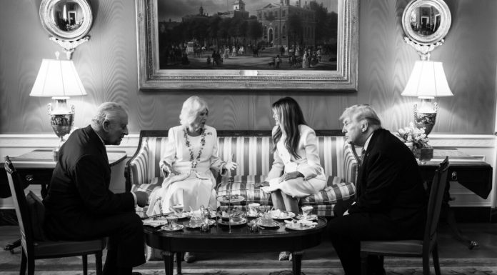 Ce cadouri i-a făcut regele Charles lui Donald Trump. Obiectele simbolizează restabilirea prieteniei dintre SUA și Marea Britanie