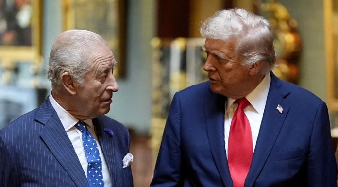 Gafă de proporții în SUA. Înainte de vizita regelui Charles, americanii au arborat steagul Australiei în loc de cel al Marii Britanii