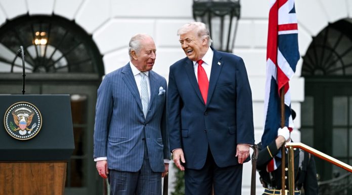 Ironie și mesaj subtil de la Casa Albă pentru mișcarea „No Kings”. Trump și Regele Charles, prezentați ca „Two Kings”