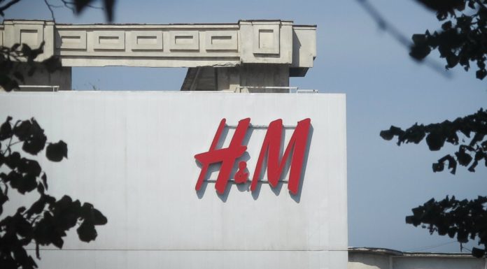 H&M a decis să închidă aproape 160 de magazine